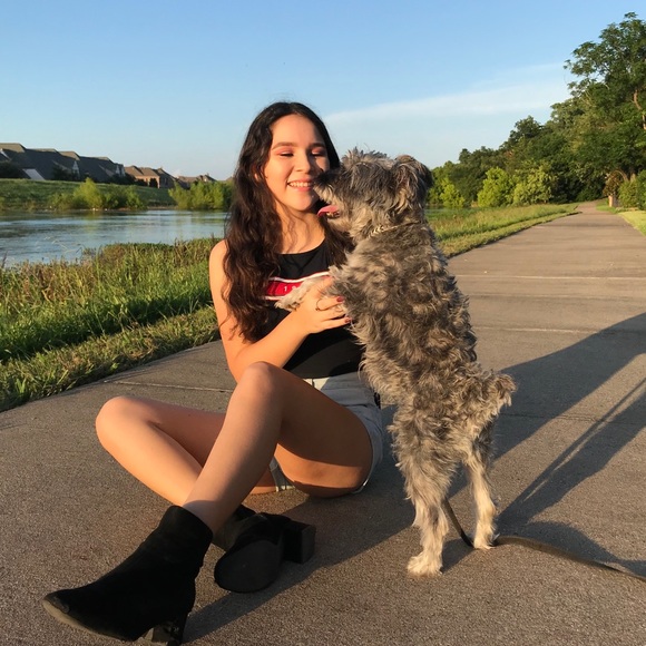 Meet your Posher, Jessica - Picture 2 of 2